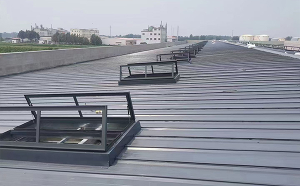 某中学室内体育馆张家川排烟窗改造项目