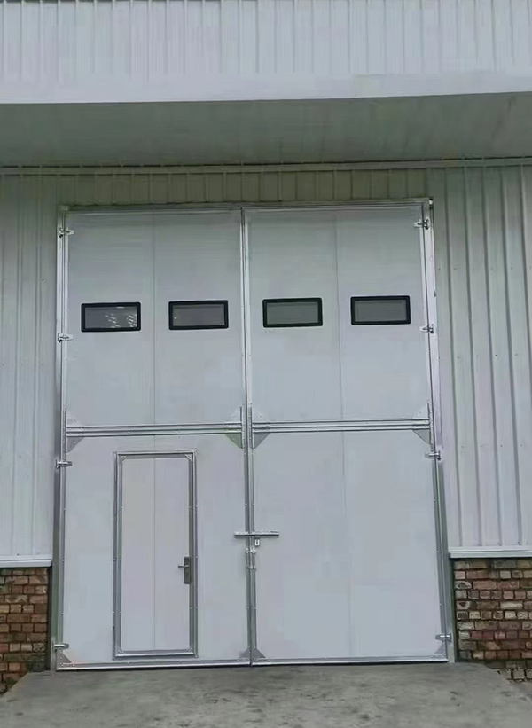 张家川工业门在设备装配车间出入口的实施记录