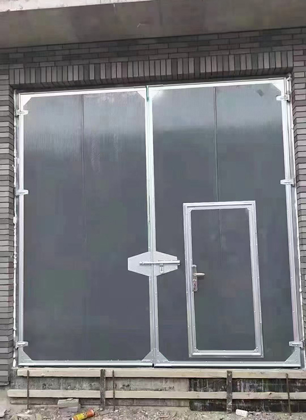 张家川工业平开门在大型设备制造车间的应用实例