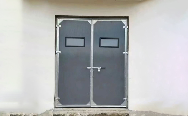 张家川工业门在高温作业区域的运行表现